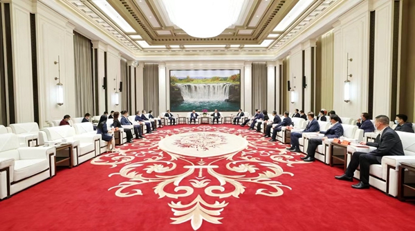开云电子许勤胡昌升会晤深圳迈瑞生物医疗电子股分有限公司董事长李西廷一行(图1) 开云电子许勤胡昌升会晤深圳迈瑞生物医疗电子股分有限公司董事长李西廷一行(图1)